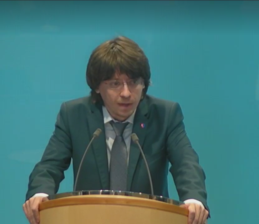 Bisogna controllare le scuole private che preparano agli esami federali