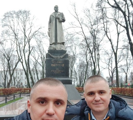 Libertà per i compagni ucraini Oleksandr e Mykhailo Kononovich