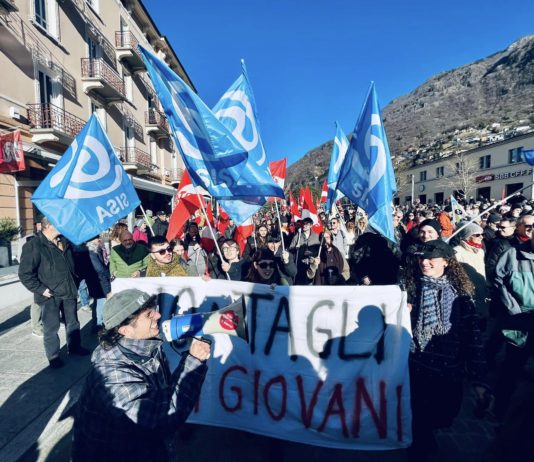 Accanto ai sindacati di lavoratori e studenti contro i tagli, le misure di austerità e vincoli di bilancio!